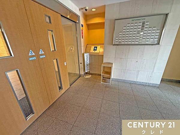 【オートロック】鍵のかけ忘れがあってもドアが閉まると自動で鍵が施錠されるオートロックは、空き巣対策や防犯面でも安心な設備となっています。