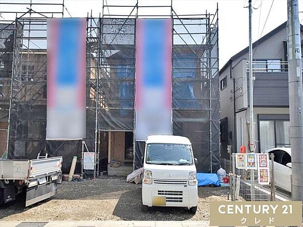 東武東上線「新河岸」駅から徒歩10分。住宅性能評価取得の全4棟、ただいま木工事が行われています。