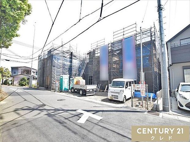 スーパーやドラッグストア、コンビニなどが徒歩圏内の利便性の良い住宅街エリア。周辺環境も含めてご案内します。