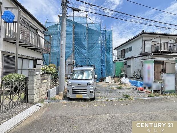 急な来客時にも安心な駐車場並列3台(車種による)陽当りの良い南庭もあり、家庭菜園やガーデニングも楽しめます。