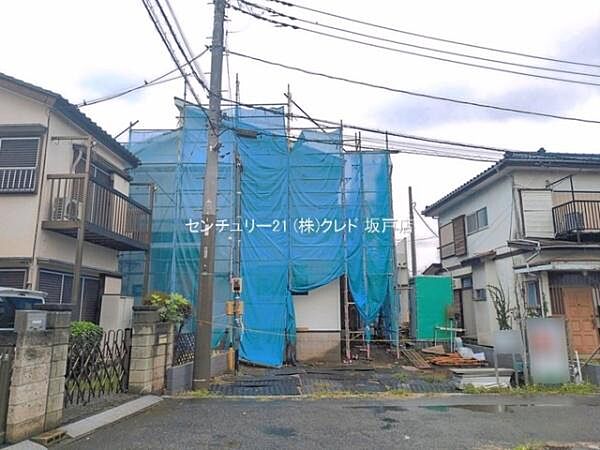 カースペース並列3台分（車種による）+ガーデンスペースを配したお住まいは内と外を繋ぐライフスタイルを実現。