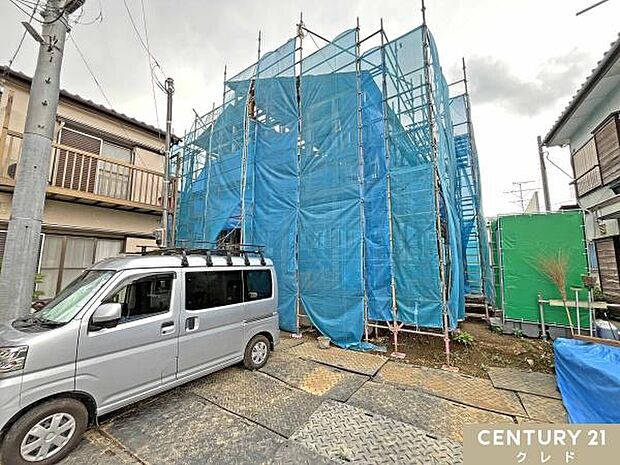 急な来客時にも安心な駐車場並列3台(車種による)陽当りの良い南庭もあり、家庭菜園やガーデニングも楽しめます。