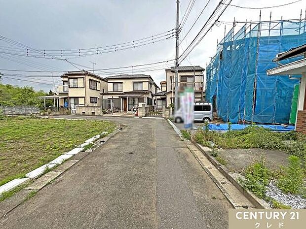 前面道路は車通りが少なく、駐車も安心!国道407号へのアクセスも良く、お出かけもスムーズです。