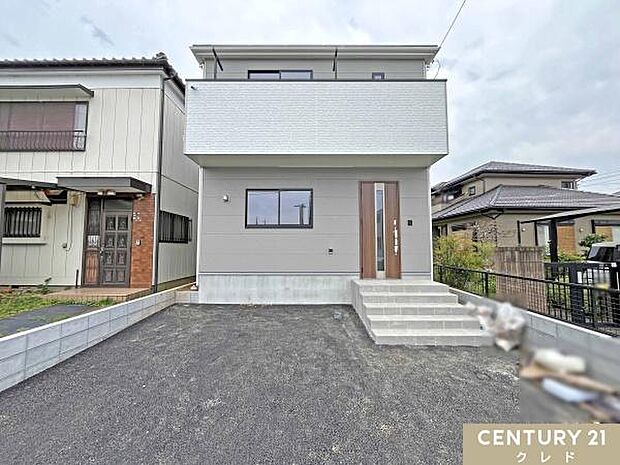 東武越生線「一本松」駅まで徒歩2分!スーパーやコンビニ、ドラッグストアなども徒歩圏内に揃い、生活のしやすい住環境です。