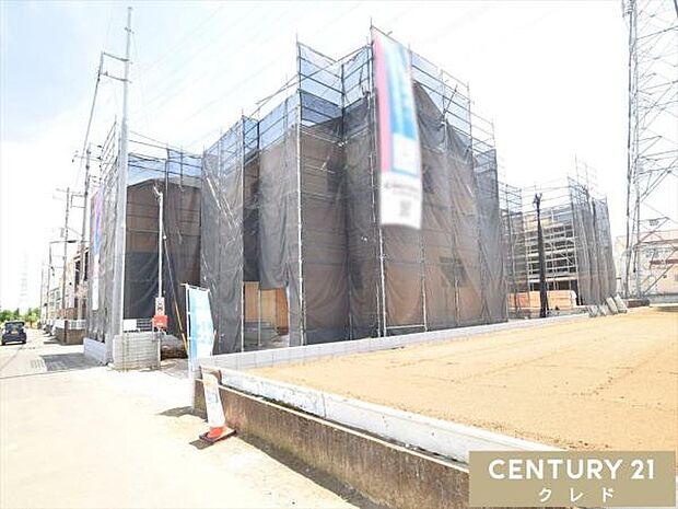 新宿小学校まで徒歩7分。お子様も無理なく通える安心の距離感で、子育て世帯にうれしいロケーション。朝ゆったりと余裕を持った時間を確保できるのも嬉しいですね。