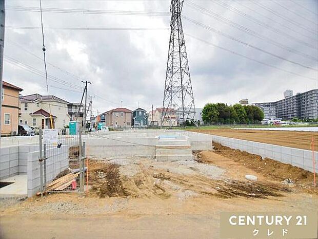 制振装置搭載、住宅性能表示制度で機能性が分かる安心のお住まい。完成に向けて基礎の段階に進みました。