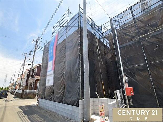 新宿小学校まで徒歩7分。お子様も無理なく通える安心の距離感で、子育て世帯にうれしいロケーション。朝ゆったりと余裕を持った時間を確保できるのも嬉しいですね。