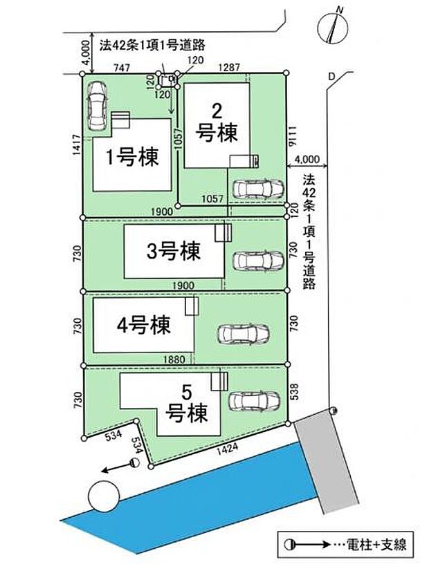 同世代の家族と育む、全5棟の新しい街並み。駐車場は1~2台分(車種による)お車をお持ちの方も安心です。