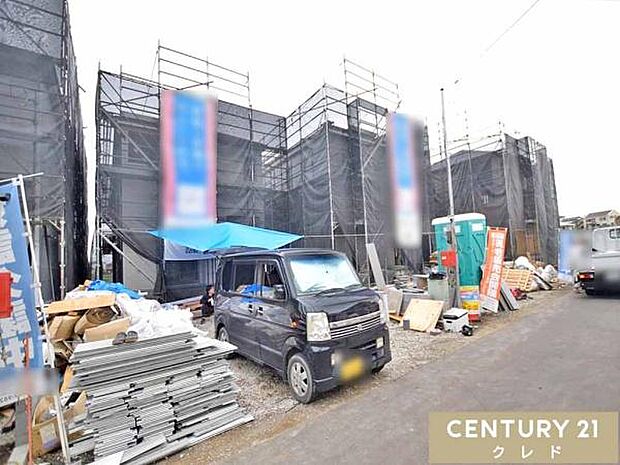 新宿小学校まで徒歩7分。お子様も無理なく通える安心の距離感で、子育て世帯にうれしいロケーション。朝ゆったりと余裕を持った時間を確保できるのも嬉しいですね。