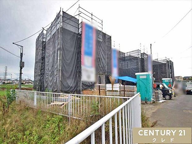 スーパーまで徒歩5分。毎日のお買い物に欠かせない商業施設が徒歩圏内に充実。シニア世帯からファミリー層まで幅広い世帯にオススメです。