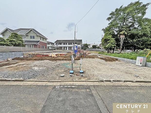 東武東上線「武蔵嵐山」駅から徒歩5分の立地に佇む新邸 全2棟。高い性能の設備とゆとりの間取りで快適に過ごせます。