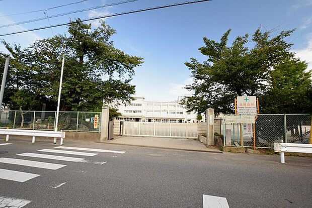 川越市立大東西小学校まで775m