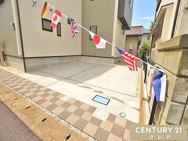敷地広々40坪!ご夫婦でお車をお持ちの方にも嬉しい並列2台分確保。来客時はもちろん、将来お子様が免許取得時に便利ですね。