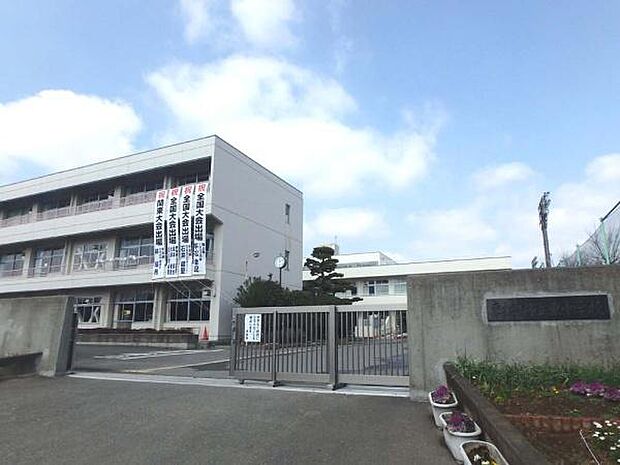 東松山市立東中学校まで1011m