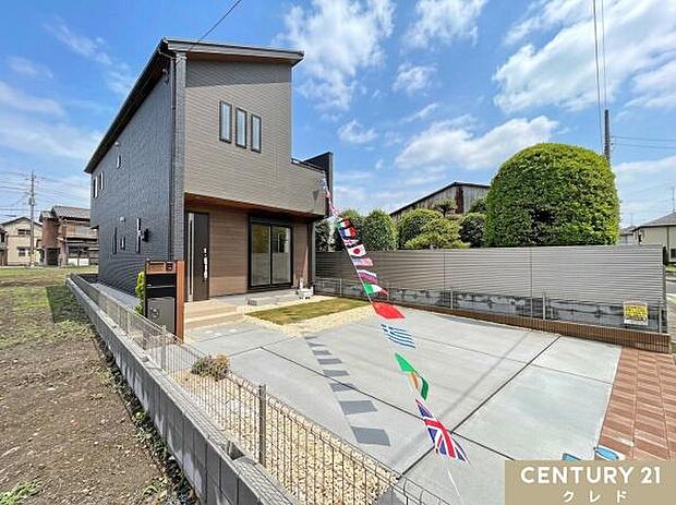 新明小学校徒歩7分、東中学校徒歩12分。お子様も無理なく通える安心の距離感で、子育て世帯にうれしいロケーション。朝ゆったりと余裕を持った時間を確保できるのも嬉しいですね。