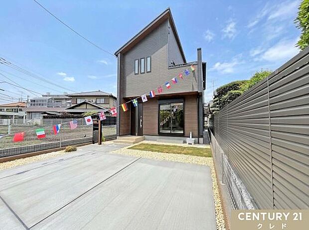 お子様の成長や趣味・仕事部屋の確保など、将来の変化に対応できる3→4LDK可変プラン。長期優良住宅認定を取得し、耐久性や省エネ性にも配慮された、長く快適に暮らせる住まいです。