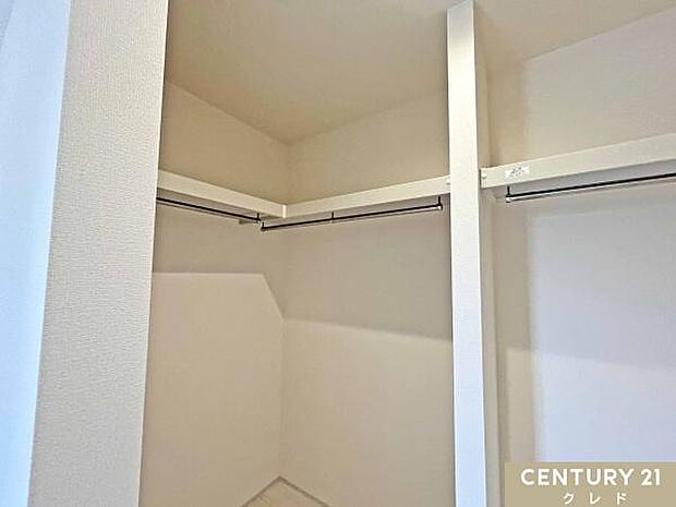 シーズン物のアウターから小物類まで、衣類もたっぷり収納できる、洋服好きにも嬉しい大容量のウォークインクローゼット。毎日のお洋服選びも楽しみになりそうですね。