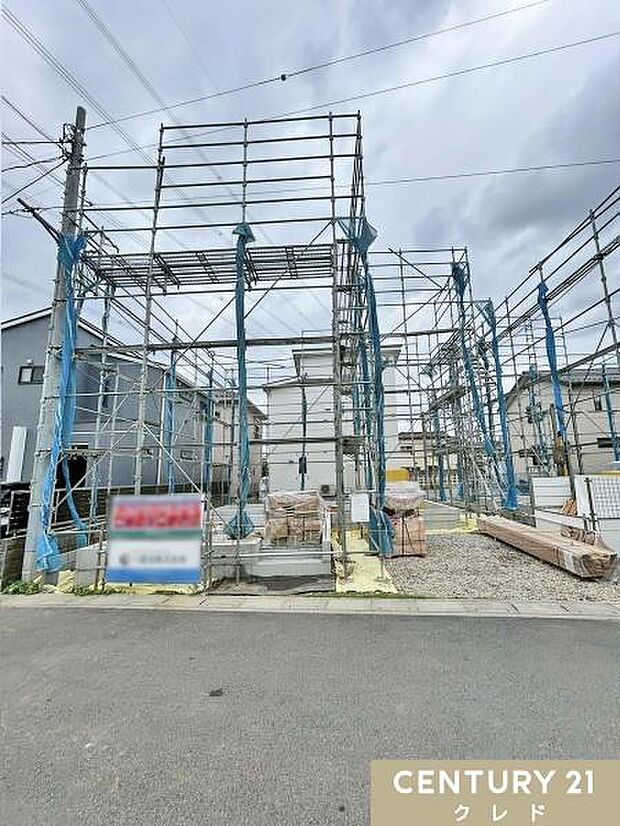 地盤調査を行った後に、家の面積と同じ大きさの基礎を作ることで、揺れなどに強いお住まいを作ります。