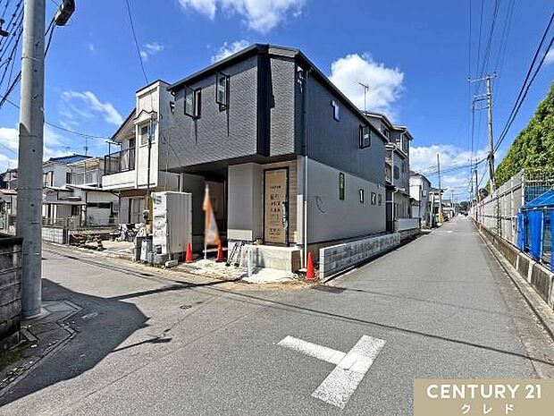 南4m×東4mの陽当り・通風良好な角地。鶴ヶ島第2小学校まで徒歩9分と、お子様の通学にも安心の住環境です。