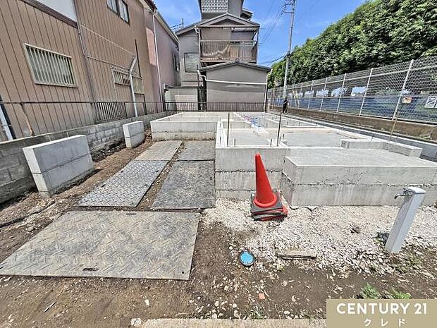 お住まいと同じ大きさの基礎が完成しました。建物の安全性と耐久性を左右する重要な部分です。