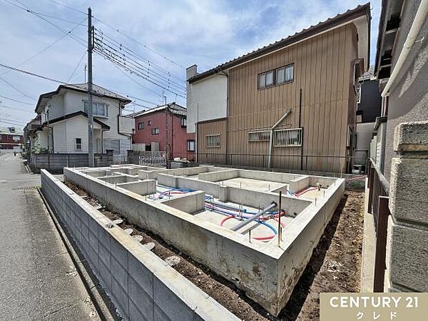 境界部分のブロックも施工されました。明確な境界があることで、隣接する敷地とのプライバシーの確保やトラブル防止に繋がります。