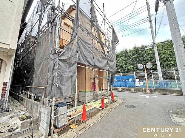 南4m×東4mの陽当り・通風良好な角地。鶴ヶ島第2小学校まで徒歩9分と、お子様の通学にも安心の住環境です。