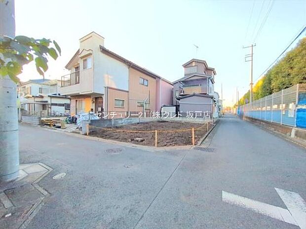陽光降り注ぐ、全室南西向き3LDK。ベルク鶴ヶ丘店まで徒歩3分で、毎日のお買い物にも便利!9月の完成をお楽しみに!