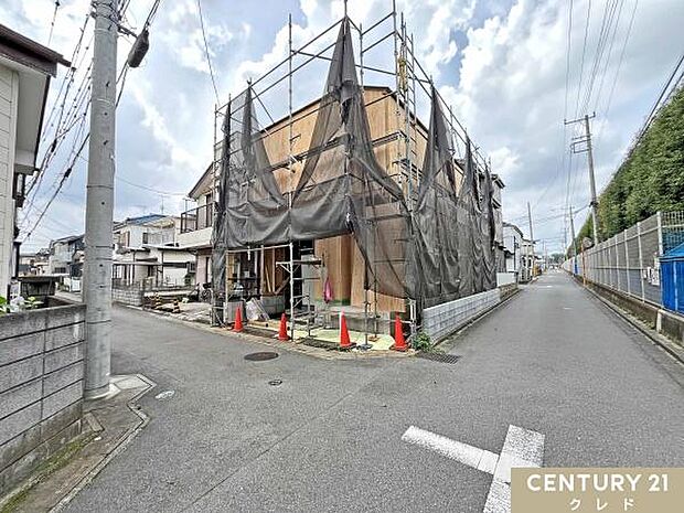 陽光降り注ぐ、全室南西向き3LDK。ベルク鶴ヶ丘店まで徒歩3分で、毎日のお買い物にも便利!9月の完成をお楽しみに!