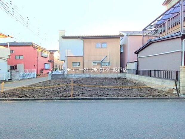 南4m×東4mの陽当り・通風良好な角地。鶴ヶ島第2小学校まで徒歩9分と、お子様の通学にも安心の住環境です。
