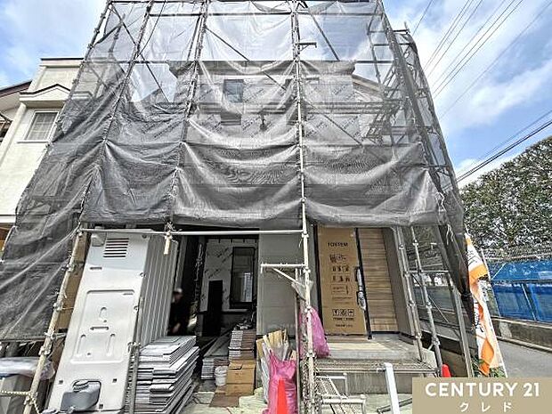 外壁・室内工事ともに順調に進んでいます。完成に向けて着々と工事が進み、住まいの全体像が見えてきました。ぜひ現地でご確認ください。