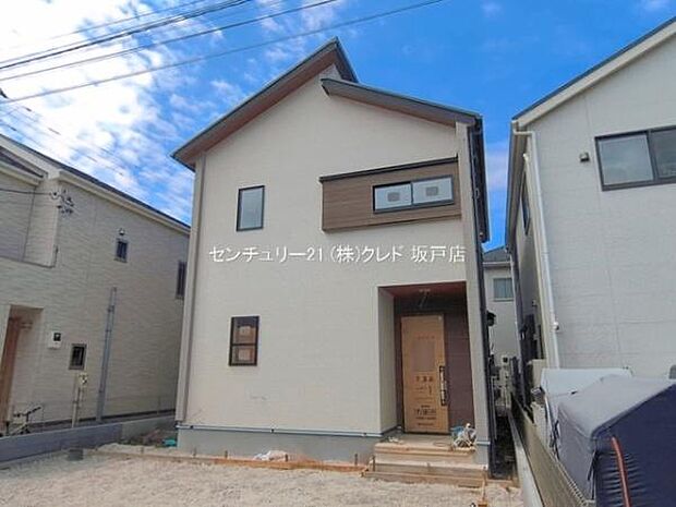 制震Damper標準搭載・耐震等級3取得の地震に強い安心住宅。完成に向けて順調に工事が進行しており、新生活への期待が膨らむ住まいです。