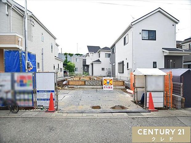 境界部分のブロックも施工されました。明確な境界があることで、隣接する敷地とのプライバシーの確保やトラブル防止に繋がります。