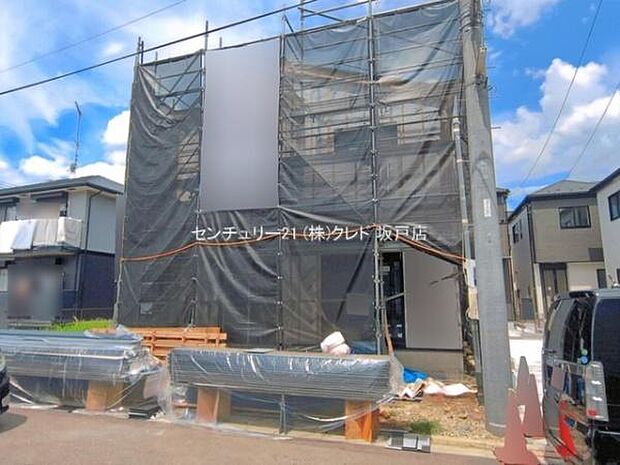 2台駐車可能なカースペース付き。通勤やお子様の送り迎えなど、お車をお持ちの方も安心です。