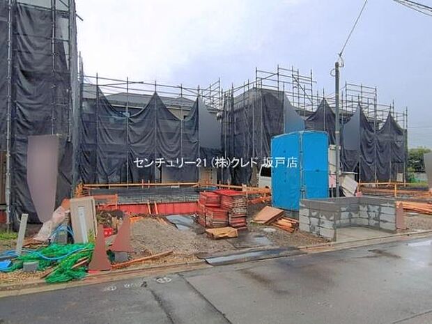 外壁工事が進行中!完成に向けて着々と工事が進み、住まいの外観も少しずつ完成形に近づいています。現地では建物の雰囲気をご確認いただけます。