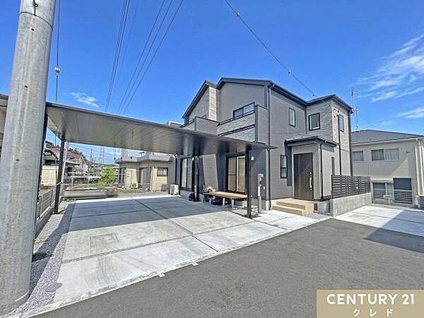 65坪の広々とした敷地に佇む、スタイリッシュでモダンな住まい。子育て家族にピッタリのフレキシブルな4（5）LDK。※残置物をCG加工により除去しています。