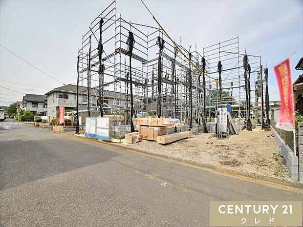 JR川越線「的場」駅徒歩13分。商業施設や教育機関が近隣に充実した、子育て家族にもオススメの住環境です。