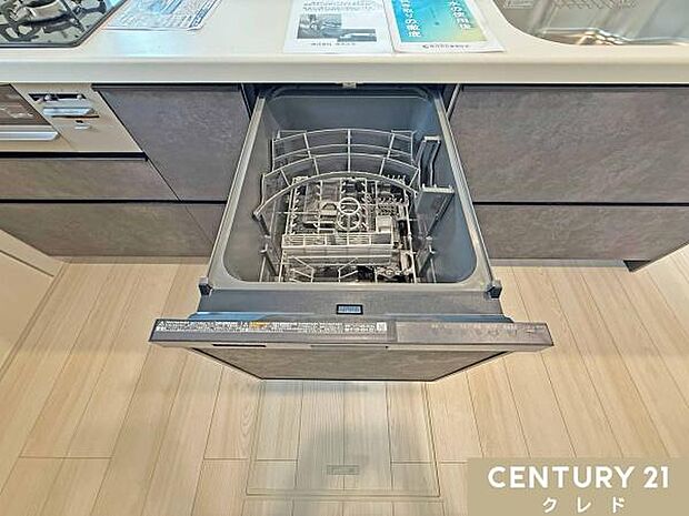 【ビルトイン食洗機】食洗機は洗うと同時に除菌もできるので、哺乳瓶やお子様の使う食器もキレイに洗え、気になる衛生面も安心です!