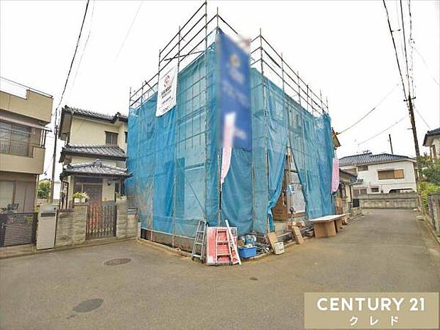 南西4.2×北西6mの公道に面した角地のお住まい。東武東上線「新河岸」駅まで徒歩11分の立地は、都心部を通勤圏としているご家族にもオススメ。