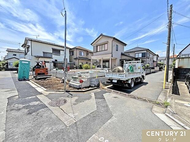 東武東上線「鶴ヶ島」駅徒歩20分。小学校徒歩9分の距離にあり、お子様も無理なく通えます。