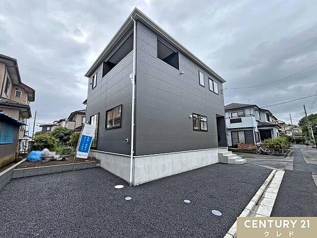 東武東上線「鶴ヶ島」駅徒歩20分。車種により1~2台駐車可能なカースペース付き。ご家族のライフスタイルに合わせて活用できます。