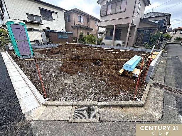 現在、更地の状態です。2026年8月下旬の完成予定に向けて工事がスタート。随時、お写真を更新いたします。