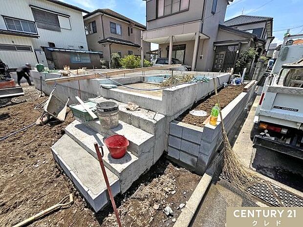 床全面と立ち上がりを鉄筋コンクリートで施工することで、安心して暮らせる地震に強い基礎を造ります。