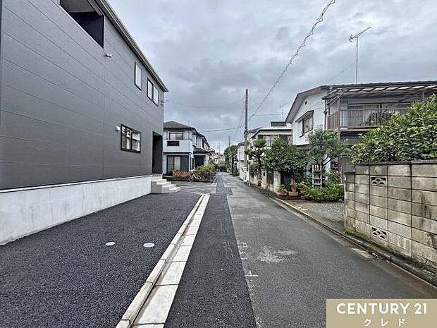 2方向が道路に面した開放的な角地。家族との時間を育むLDK16.2帖は南面に開口部を設け、陽当り良好!