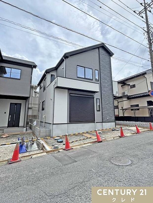 スーパー・コンビニ・ドラッグストアなど、毎日のお買い物に欠かせない商業施設が徒歩圏内に充実。シニア世帯からファミリー層まで幅広い世帯にオススメです。