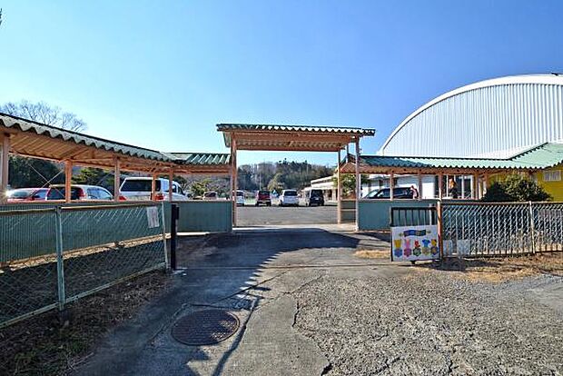 町立滑川幼稚園まで2100m