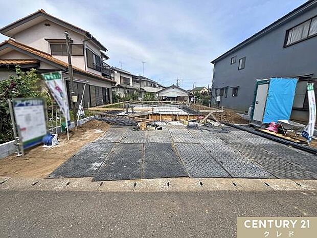 全居室南向きで陽当り良好な4LDK。小学校まで徒歩6分!車通りの少ない閑静な住宅街でお子様の通学も安心です。