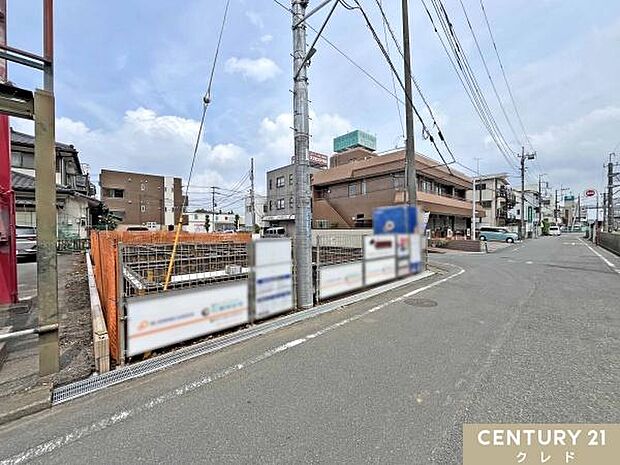 東武東上線「若葉」駅徒歩3分。映画館やスーパーなど58の専門店が揃う「ワカバウォーク」まで徒歩7分。