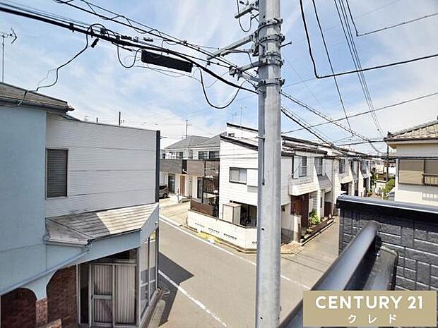 バルコニーからの眺望です。晴れた日には青空と心地よい風に包まれながら、ゆったりとした時間を過ごせます。
