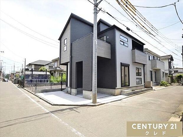 大塚小学校まで徒歩7分。お子様も無理なく通える安心の距離感で、子育て世帯にうれしいロケーション。スーパーなどの商業施設も近隣に充実した、子育て家族にもオススメの住環境です。