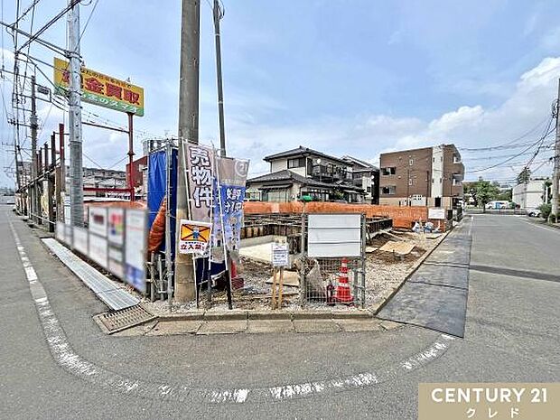 東武東上線「若葉」駅徒歩3分。映画館やスーパーなど58の専門店が揃う「ワカバウォーク」まで徒歩7分。